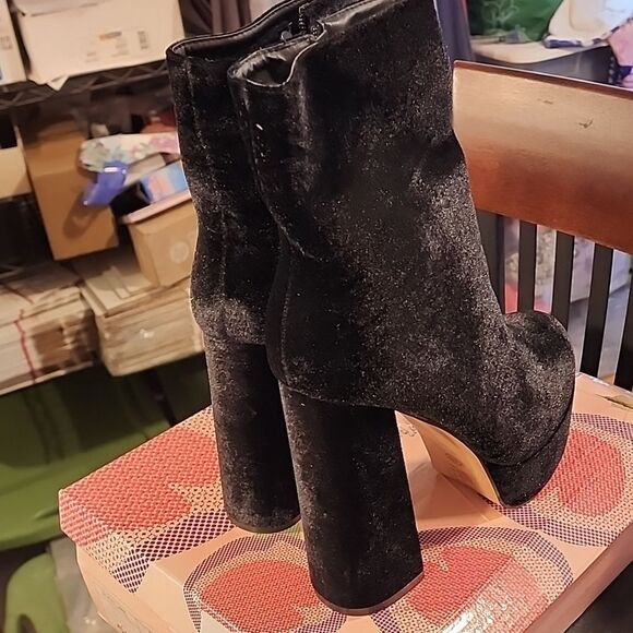 VIA PINKY COLLECTION HIGH HEELED SHOES NWT SIZE 10 - Picture 2 of 7